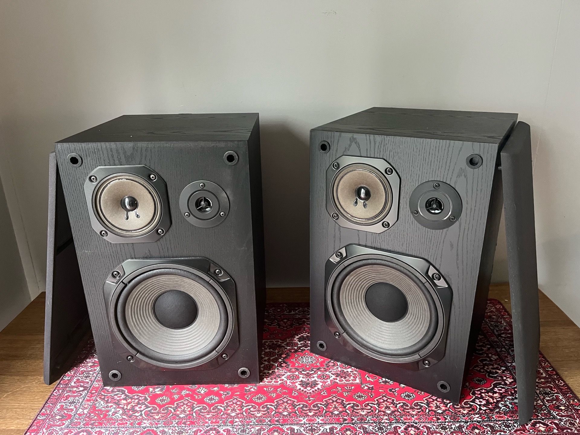 Optimus STS 100 realistic 3-way speakers bookshelf speaker set