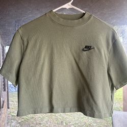 Nike Cropped Women’s Tshirt New Never Worn 