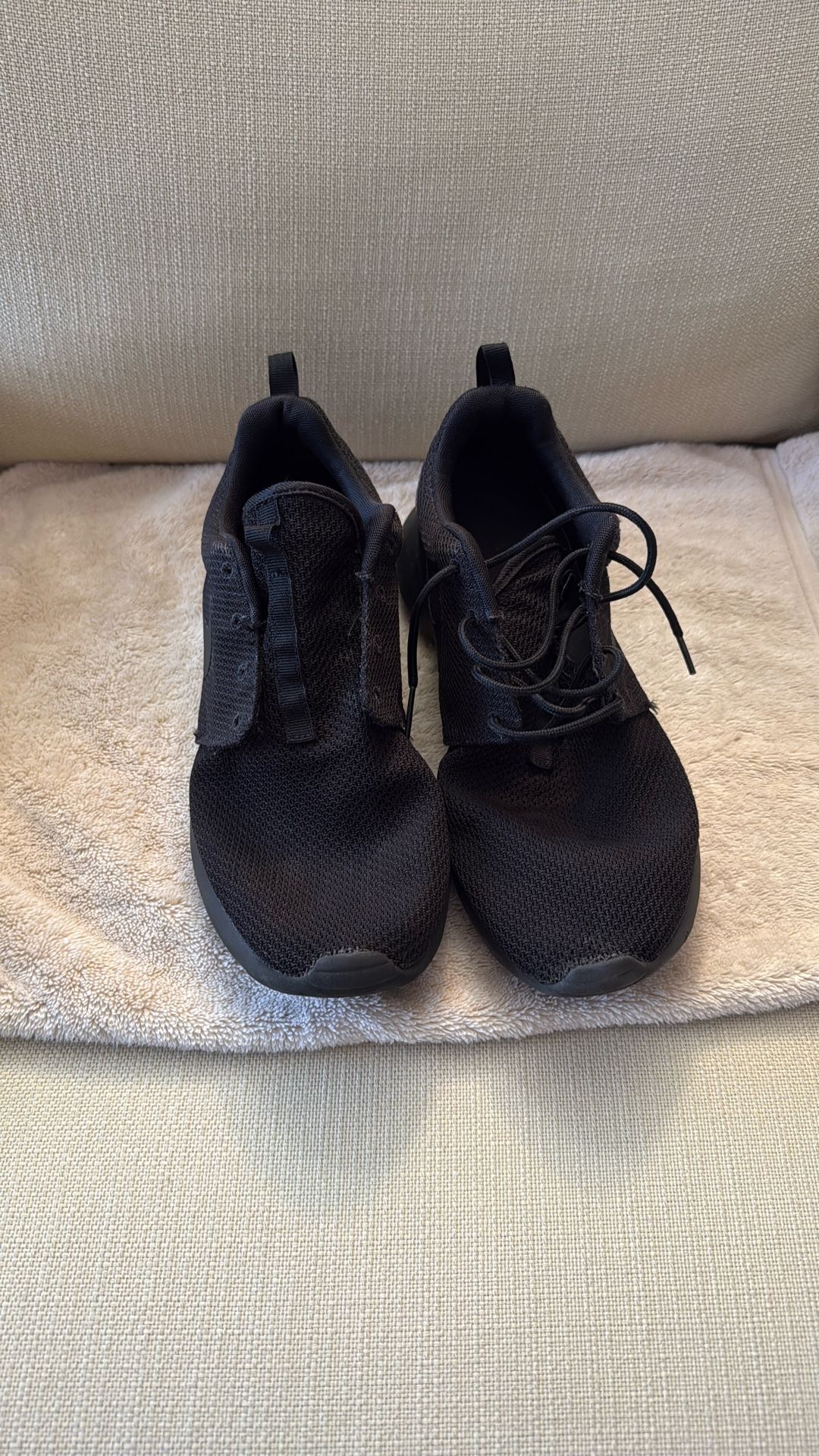 Black Nike Roshe Runs
