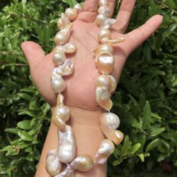 Huge south sea pearls 16’