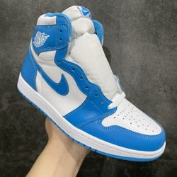 Air Jordan 1 Retro High OG 'UNC'