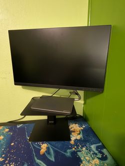 Levono 24’ Monitor and Riser