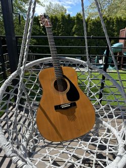 Vintage 1992 Yamaha Acoustic Guitar