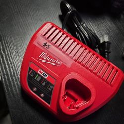Milwaukee M12 Charger
