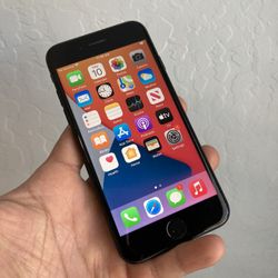 iPhone 7. Like New And Unlocked! No Tax 