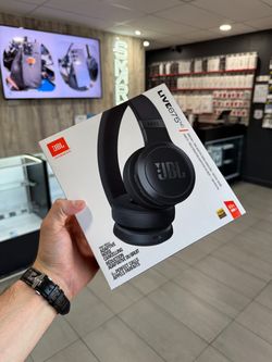 JBL - Live 670NC Wireless On-Ear Headphones with True Adaptive Noise Cancelling - 2024 - Brand New- Phoenix AZ