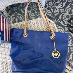 Michael kors Jet Set Blue Patent Leather Hanbag GORGEOUS!