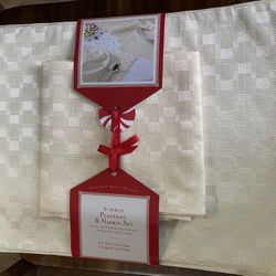 Fabric satin-like placemats and napkins, new in package