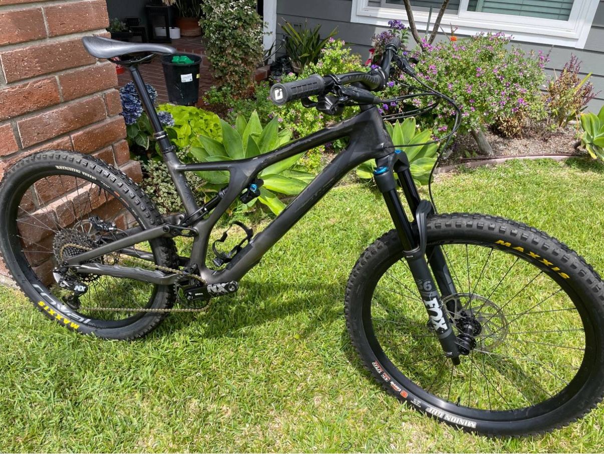 Specialized Stumpjumper EVO Comp Carbon 29 - Like New, Ridden Twice