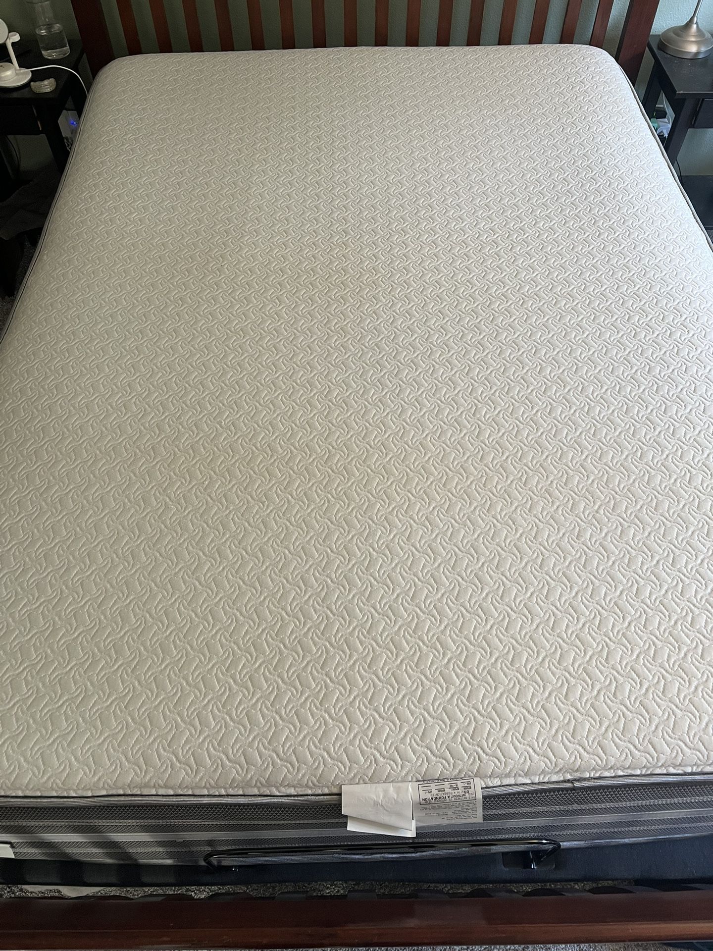 Queen Size Beautyrest Greenmont Plush Hybrid Mattress – Great Condition – Priced to Sell!