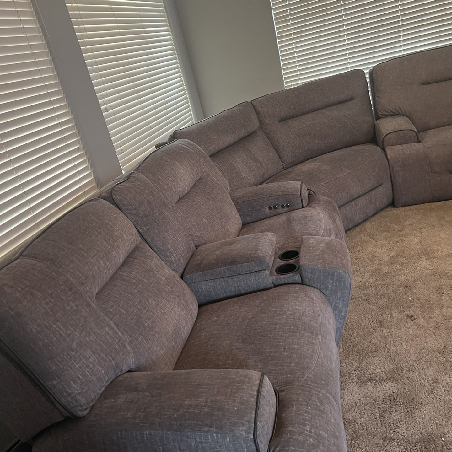 Full Size Grey Cloth Reclining Sectional !! No Rips Or Stains 