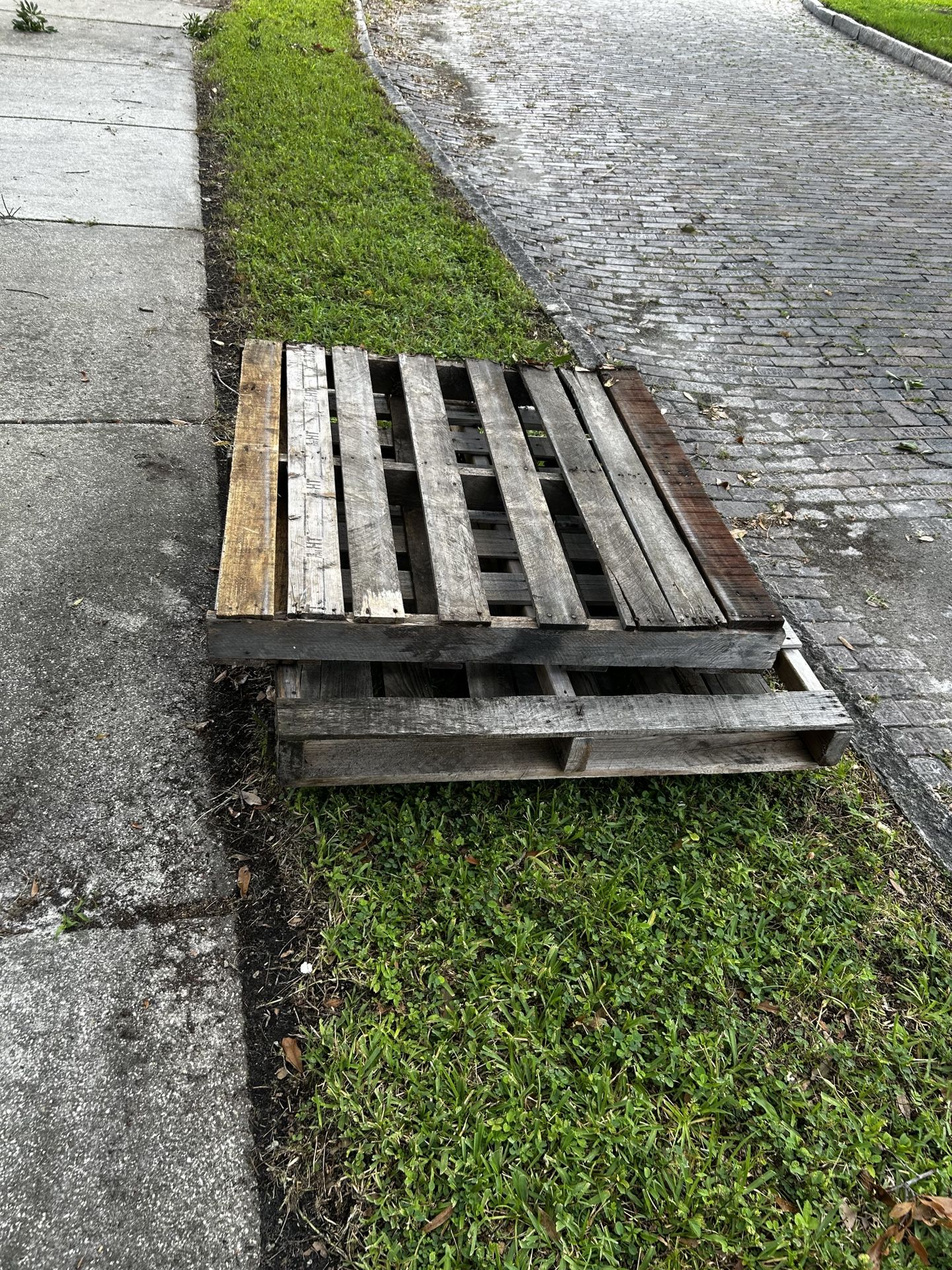 3 Wooden pallets FREE