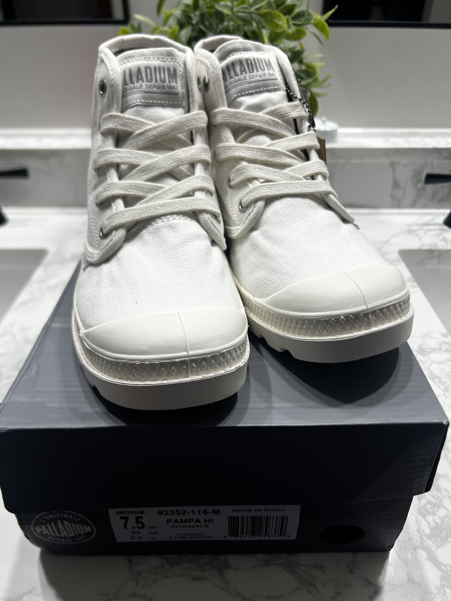 Size 7.5 Women’s Palladium Boots