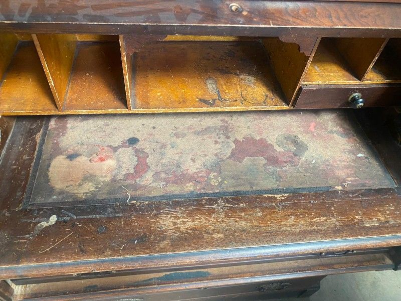 ANTIQUE VICTORIAN BURL WALNUT CYLINDER ROLL SECRETARY DESK.