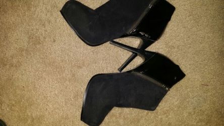 Black short boots