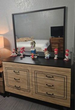 Dressing 6 Drawers With Mirror/Cash Only 