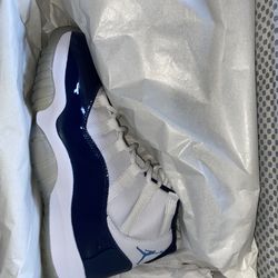 Jordan 11 Retro win like 82 size (8.5)