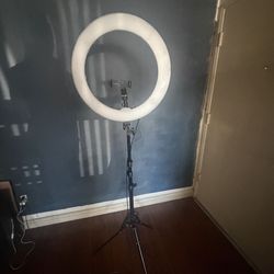 Neewer Ring Light Kit w/ Stand, Phone Holder & Carrying Case – $75  18 “/48 Cm Outer 55w 5500k