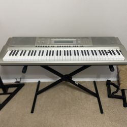 Piano With Stand 