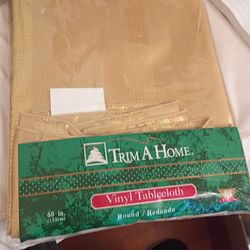 Brand new Damask Christmas Ribbons Tablecloth 70” Round Gold Poinsettias￼ New In Package
M
Ms.BoonsB firm price $25 pick up only 865 Ellsworth avenue 