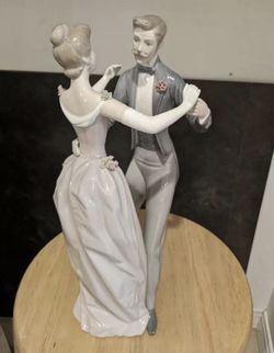 Lladro Anniversary Dance, MINT Condition, Glossy Finish, Retired