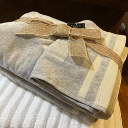 Avanti Home Collection Bathset - 3 pc (2 Bath towels, 1 Fingertip towel)