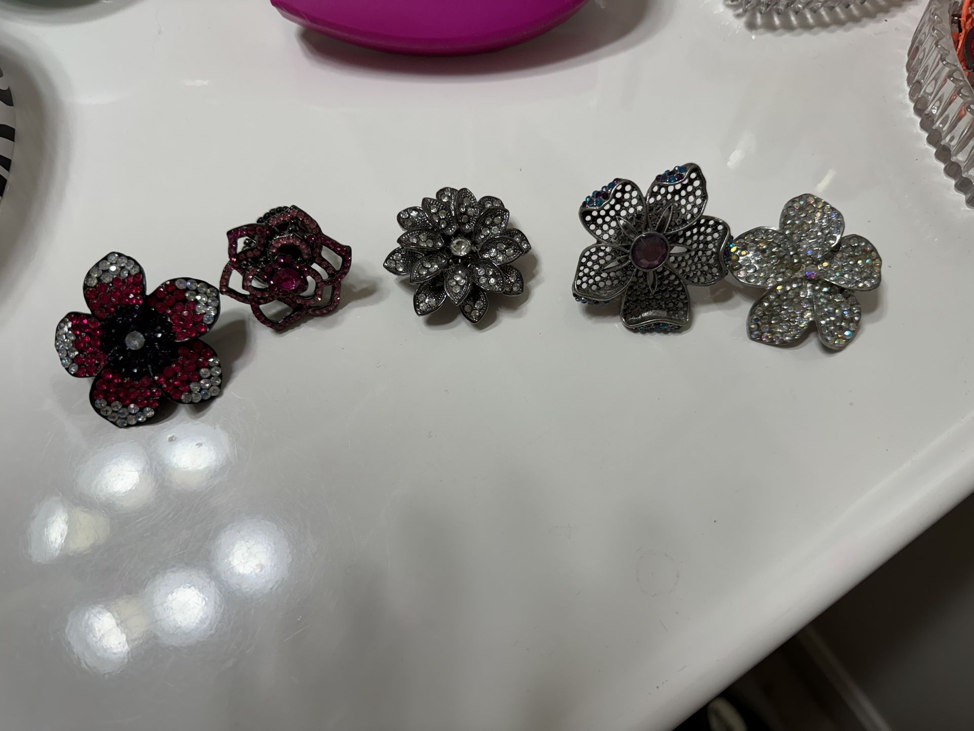 Flower Rings Band is elastic for all sizes