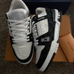 Lv Trainers Size 9.5-10 
