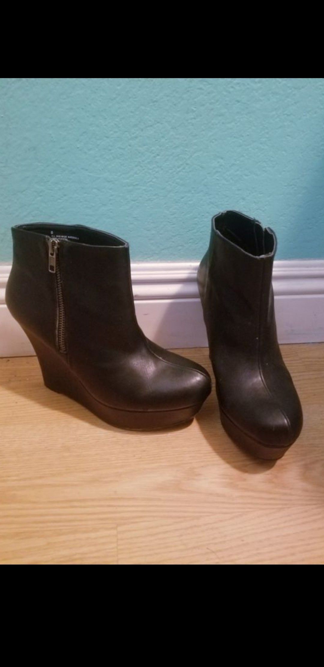 Black Leather Booties Boots..Size 8 womens..Good condition!