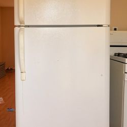 Frigidaire Apartment Size Refrigerator 18 Cuf ft 