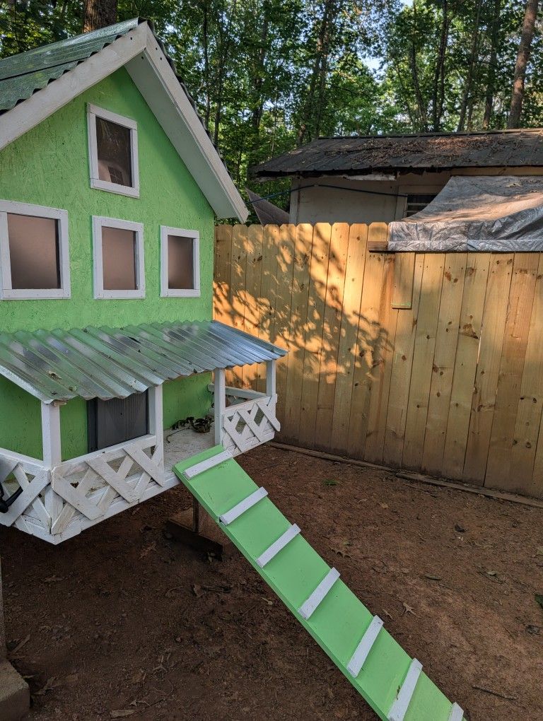 Custom Style Coop (One Ready Now)