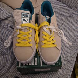 PUMA SUEDE....SIZE 6.5Y 