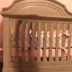 Gray Baby/toddler Crib With Conversion Kit 4-1