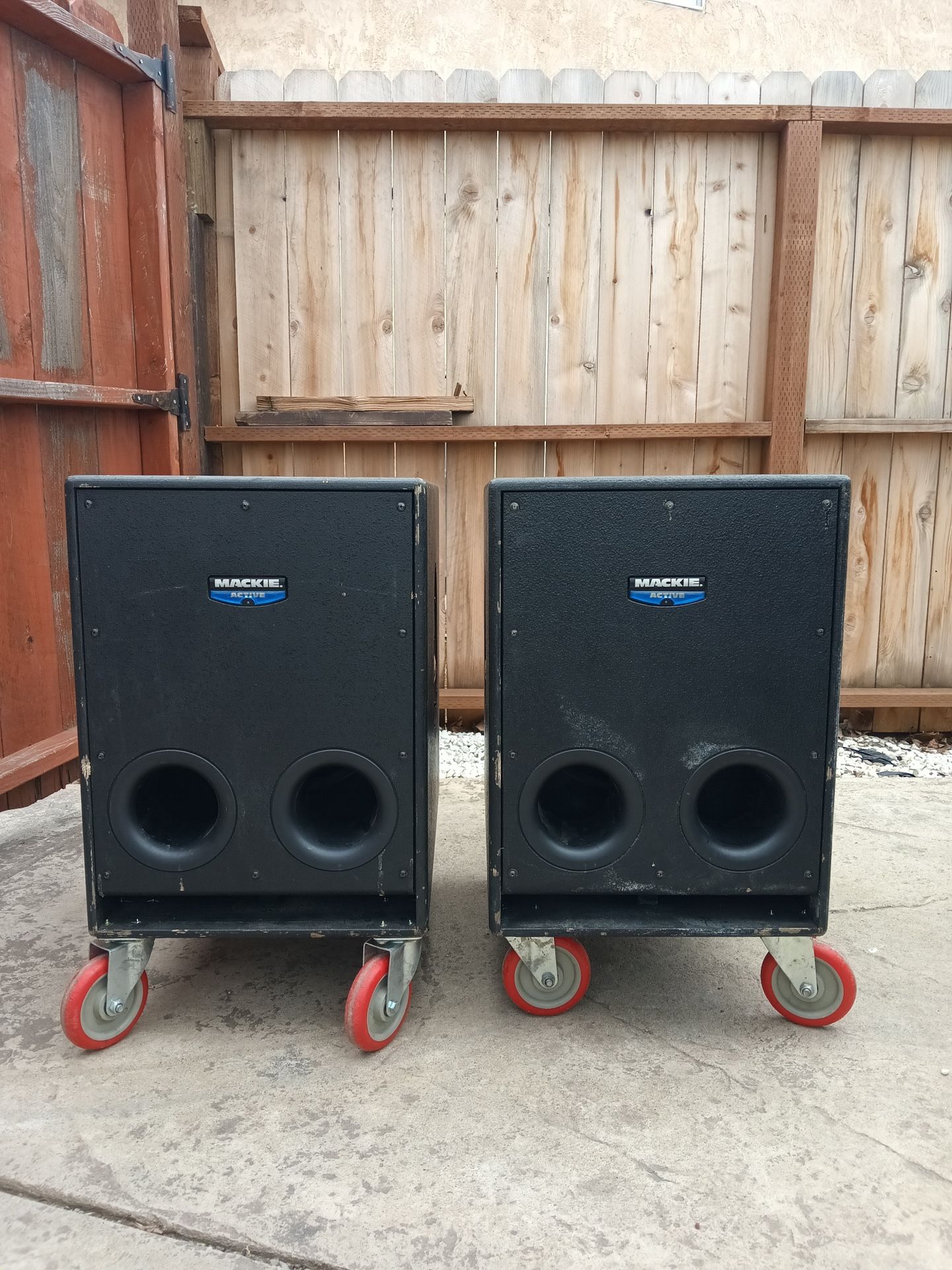 2 MACKIE SR1530 ACTIVE SOUND REINFORCEMENT SPEAKER SYSTEM
