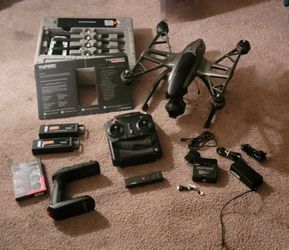 YUNEEC Q500 4K DRONE 2 batteries Handycam plus Wizard remote