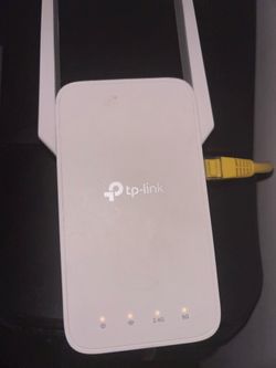 TP-Link RE315 AC1200 Mesh Wi-Fi Range Extender.