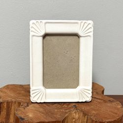Vintage Ceramic Porcelain Tabletop Photo Frame Shell Shaped Corners