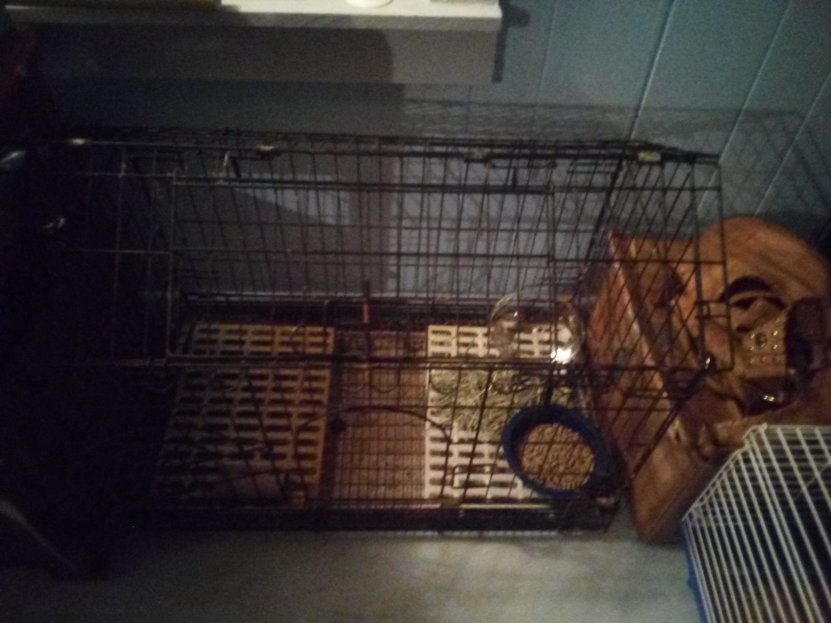 Large rabbit cage with feet pads