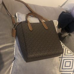 Michael Kors Purse Real Size Medium Like New 