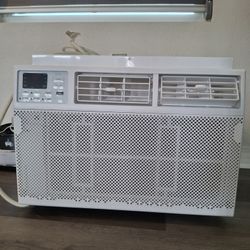 Like New - TLC Window A/C (Air Con)