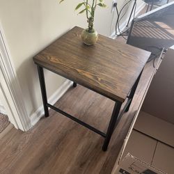 End Tables -Qty 3* Stackable / Brown Wooden tables 