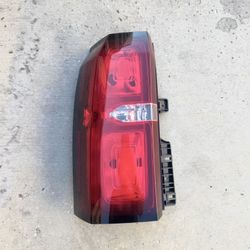 2015 - 2020 CHEVROLET TAHOE LH DRIVER SIDE TAILLIGHT OEM