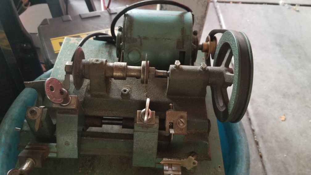 Keil lock co. Vintage Key cutting machine . Model # 10 1/2