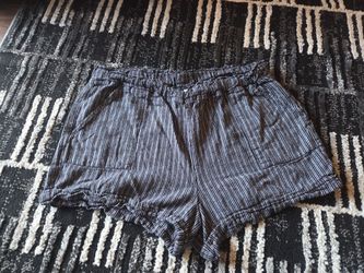 Time and Tru Black and White Striped Shorts Size Large
