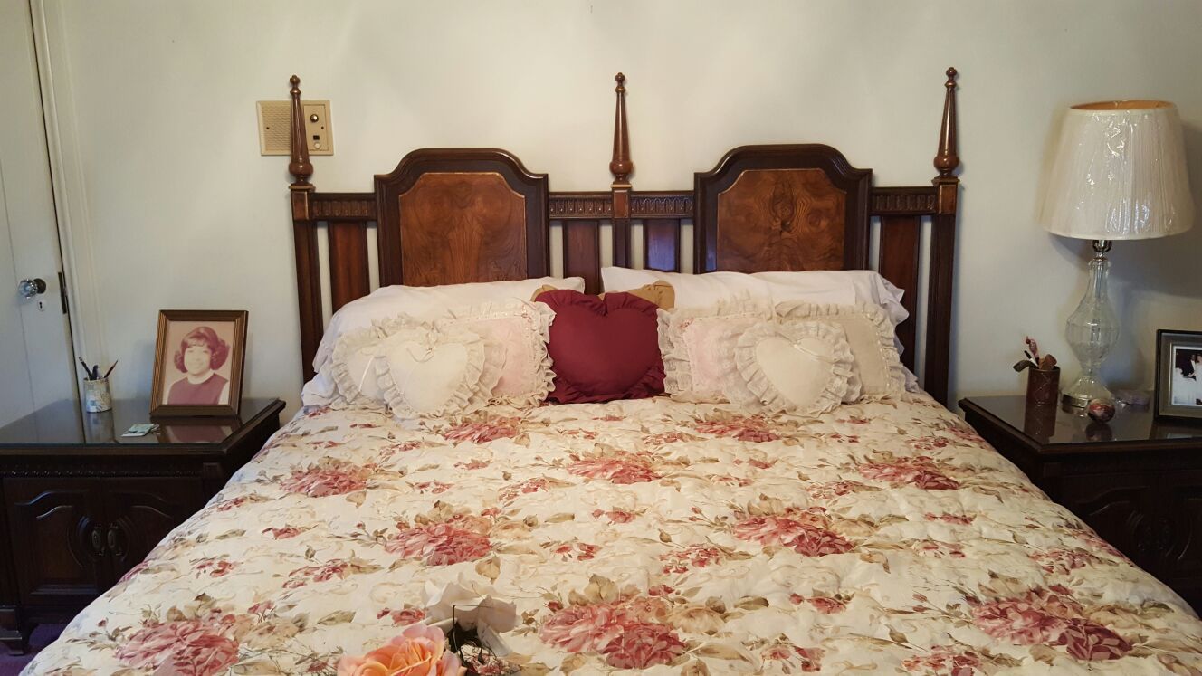 Entire Bed Room Set.. vintage/ antique
