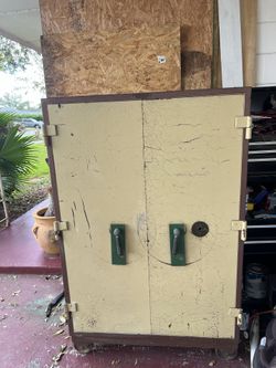 Old Safe Does Not Lock