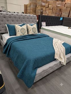 beautiful queen size bed