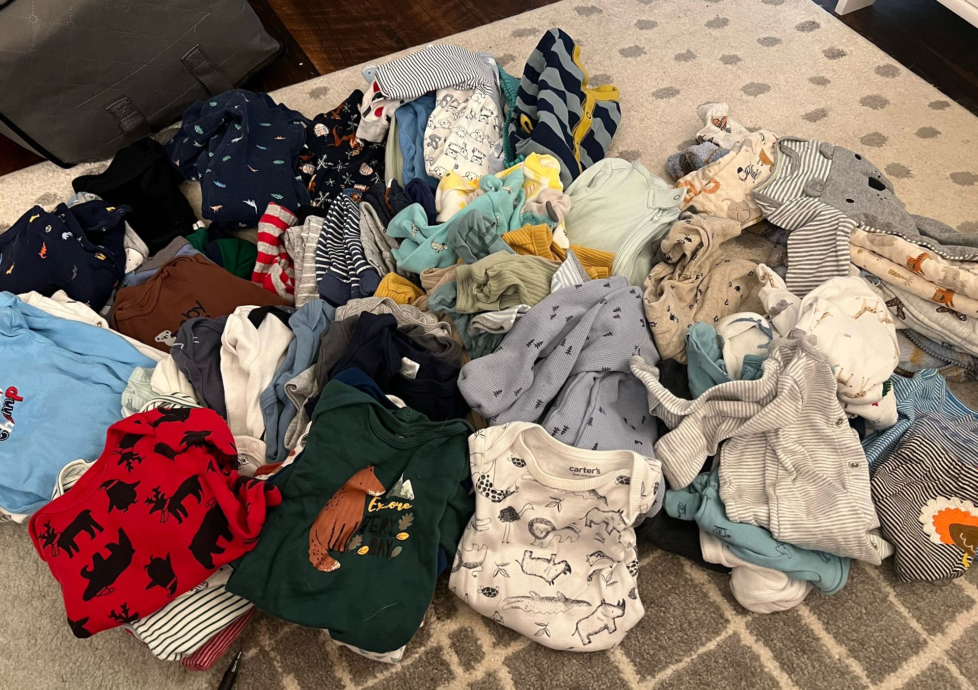 *BIG Bundle of Baby Clothes – Boy/Neutral – Newborn to 6 mo.