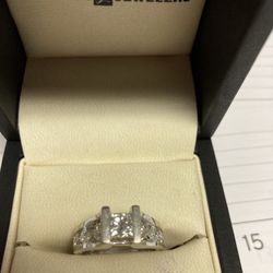 Very Pretty White Gold Engagement Ring