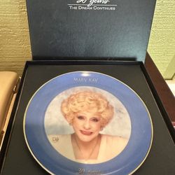 Mary Kay 30 Years The Dream Continues Commemorative Plate With Box